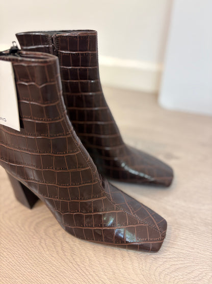 MANGO. Botines marrones textura. T 38