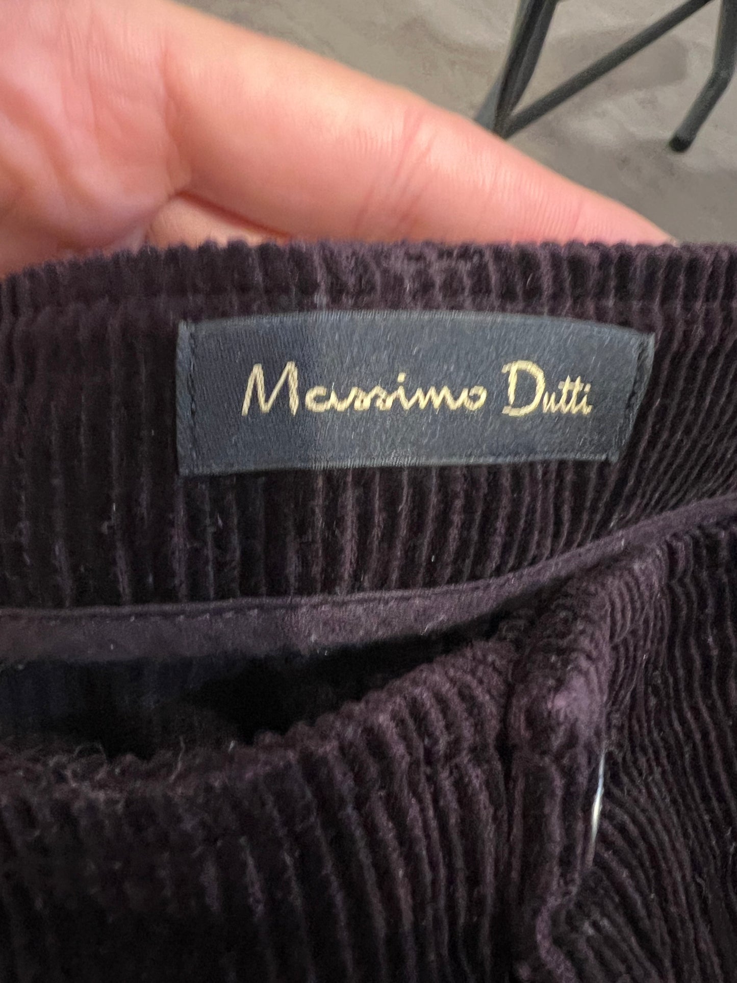 MASSIMO DUTTI. Pantalón burdeos pana T.36