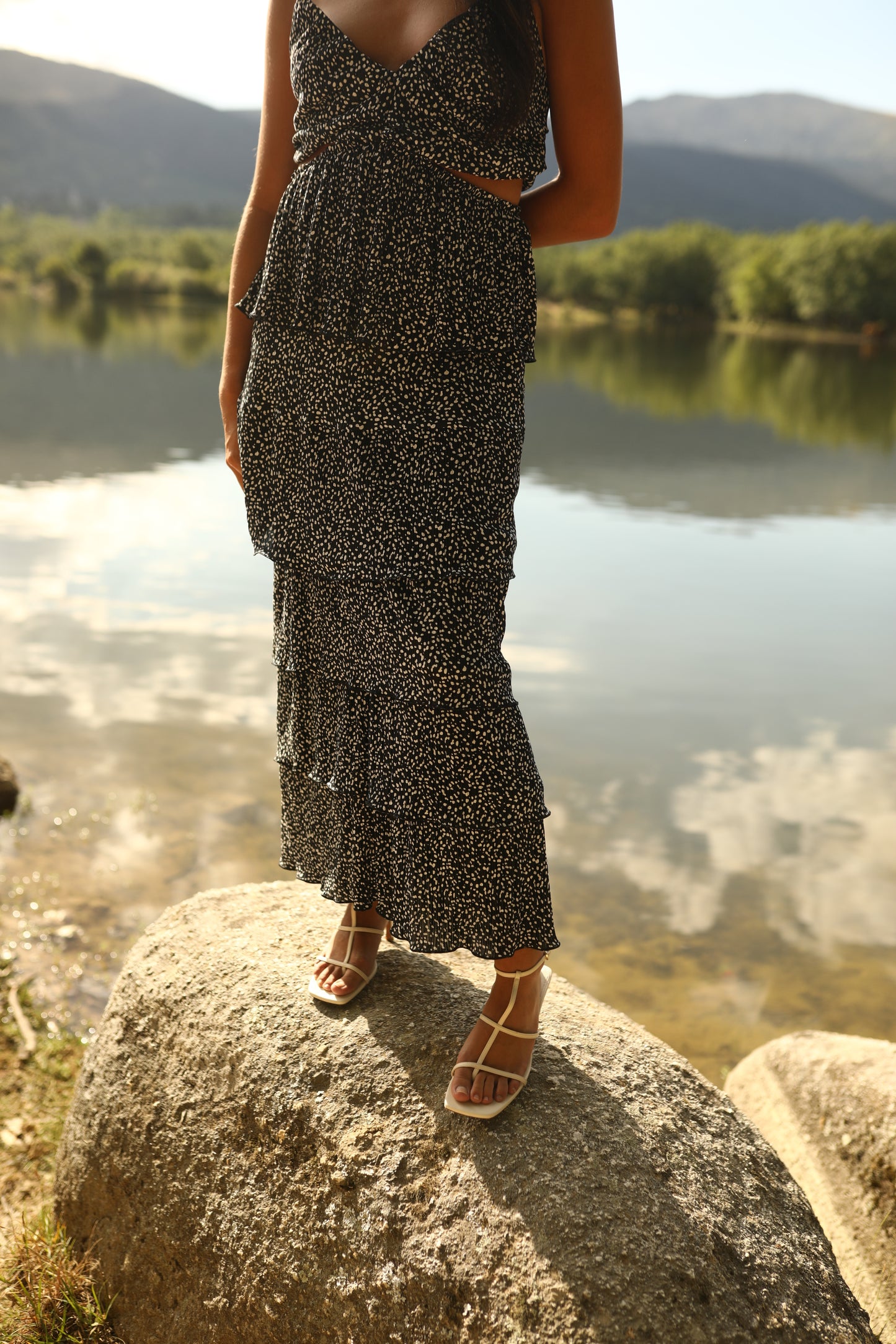 ATREZATÜRE. Black ruffled skirt
