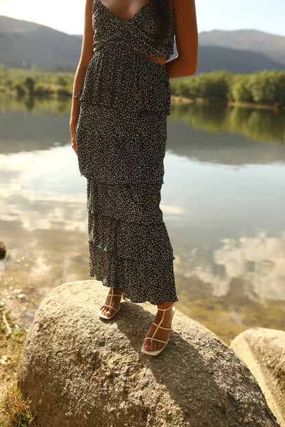 ATREZATÜRE. Black ruffled skirt