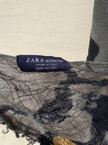 ZARA. Fular estampado verdes