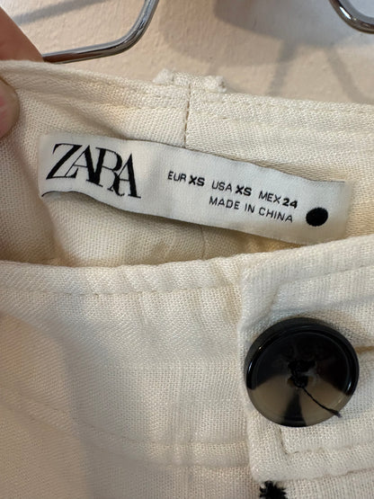 ZARA. Pantalón fluido detalle bordados. T XS