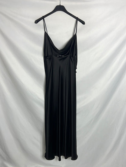 ZARA. Vestido midi negro satinado  botones. T S