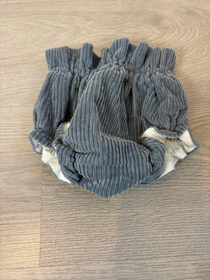 AMAIA London. Cubre pañal pana azul. T 3-6 meses