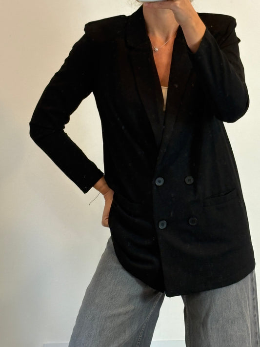 JDY. Blazer negra fluida cruzada