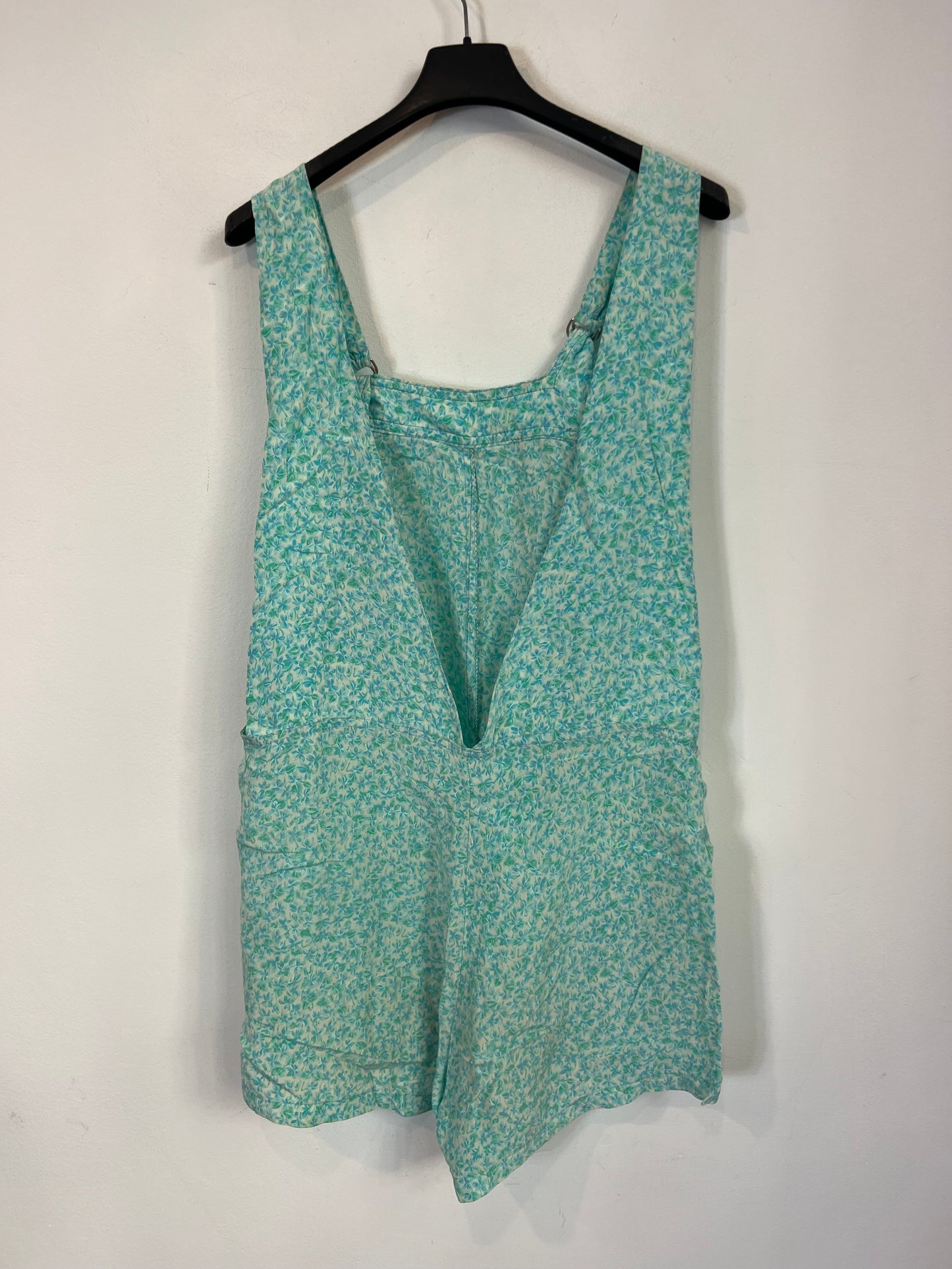 OTRAS. Peto corto flores fluido. T M