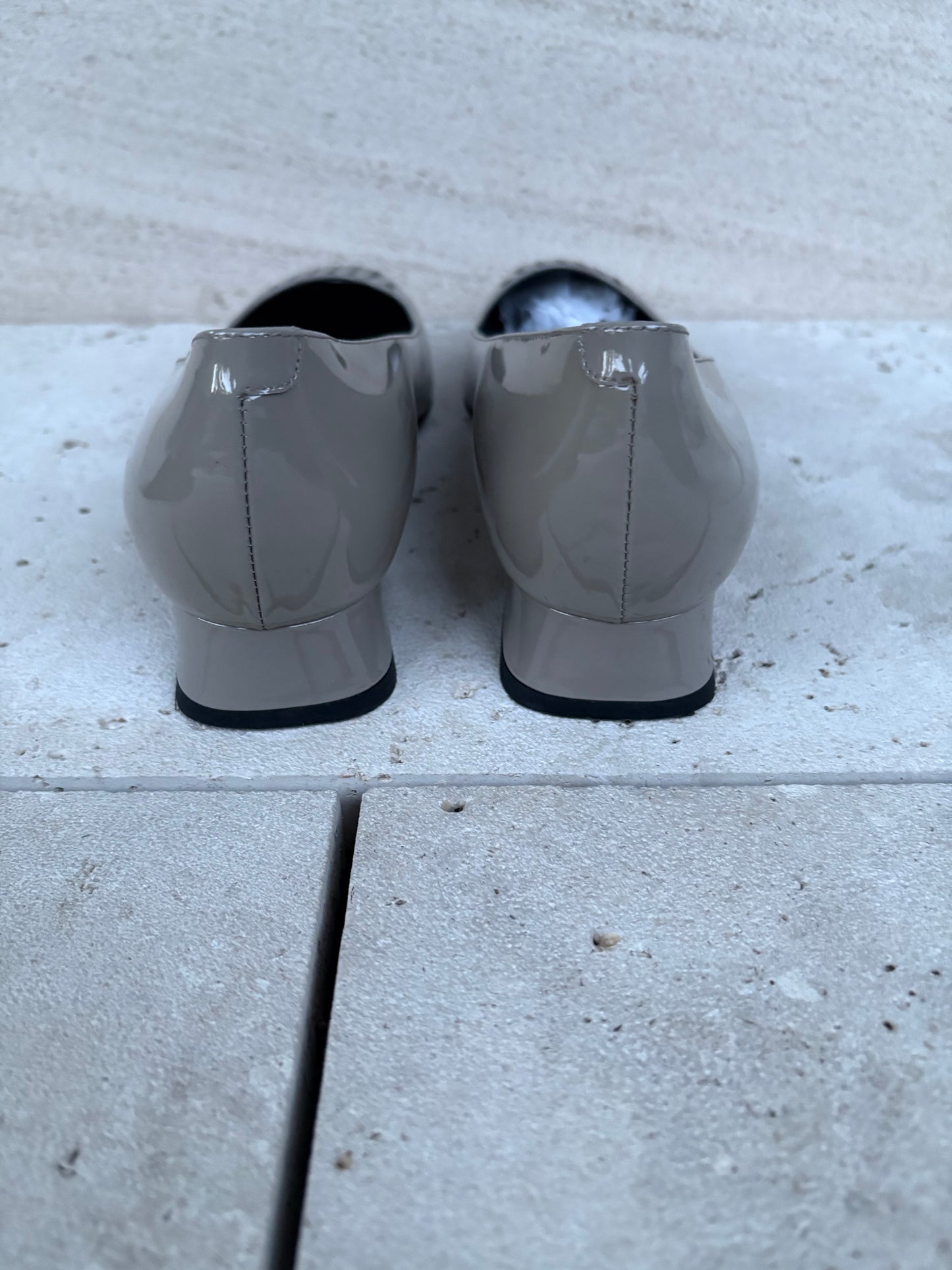 BOTTEGA VENETA. Bailarina gris detalle punta. T 39