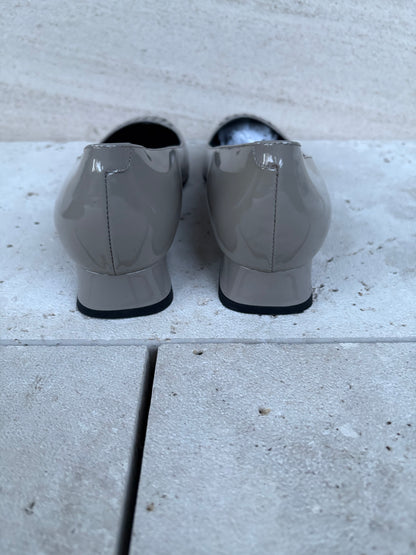 BOTTEGA VENETA. Bailarina gris detalle punta. T 39