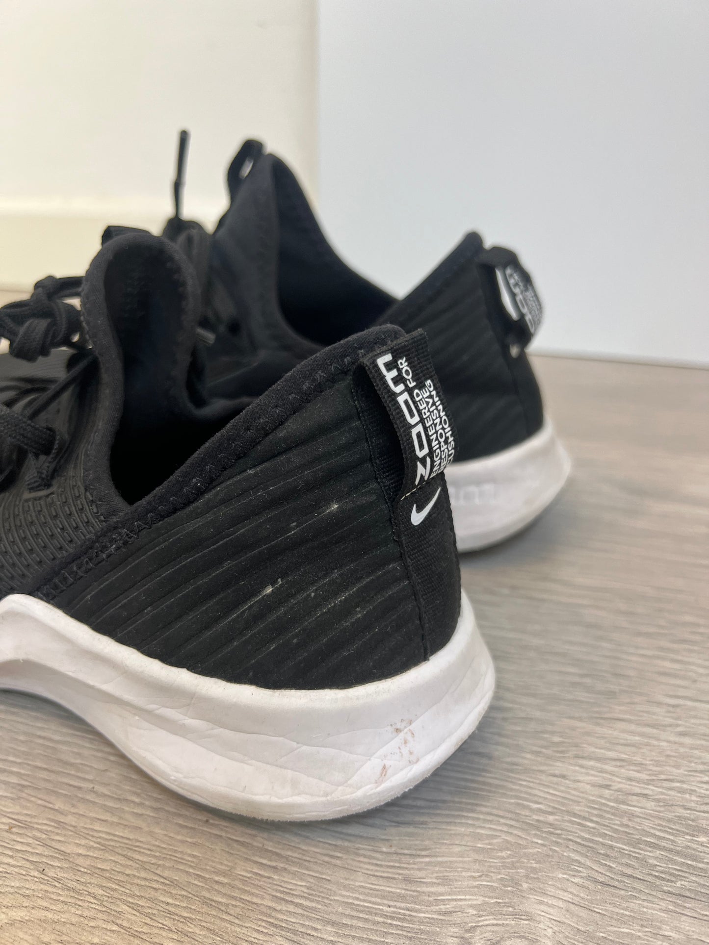 NIKE ZOOM. Black sneakers size 39