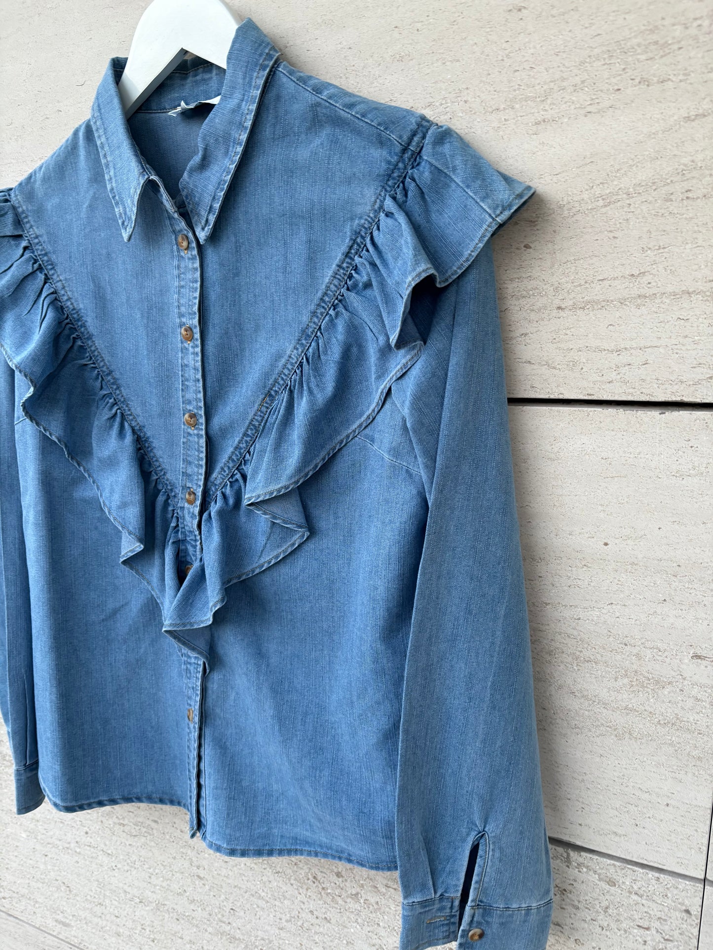 CIMINY. Camisa denim ligera volante