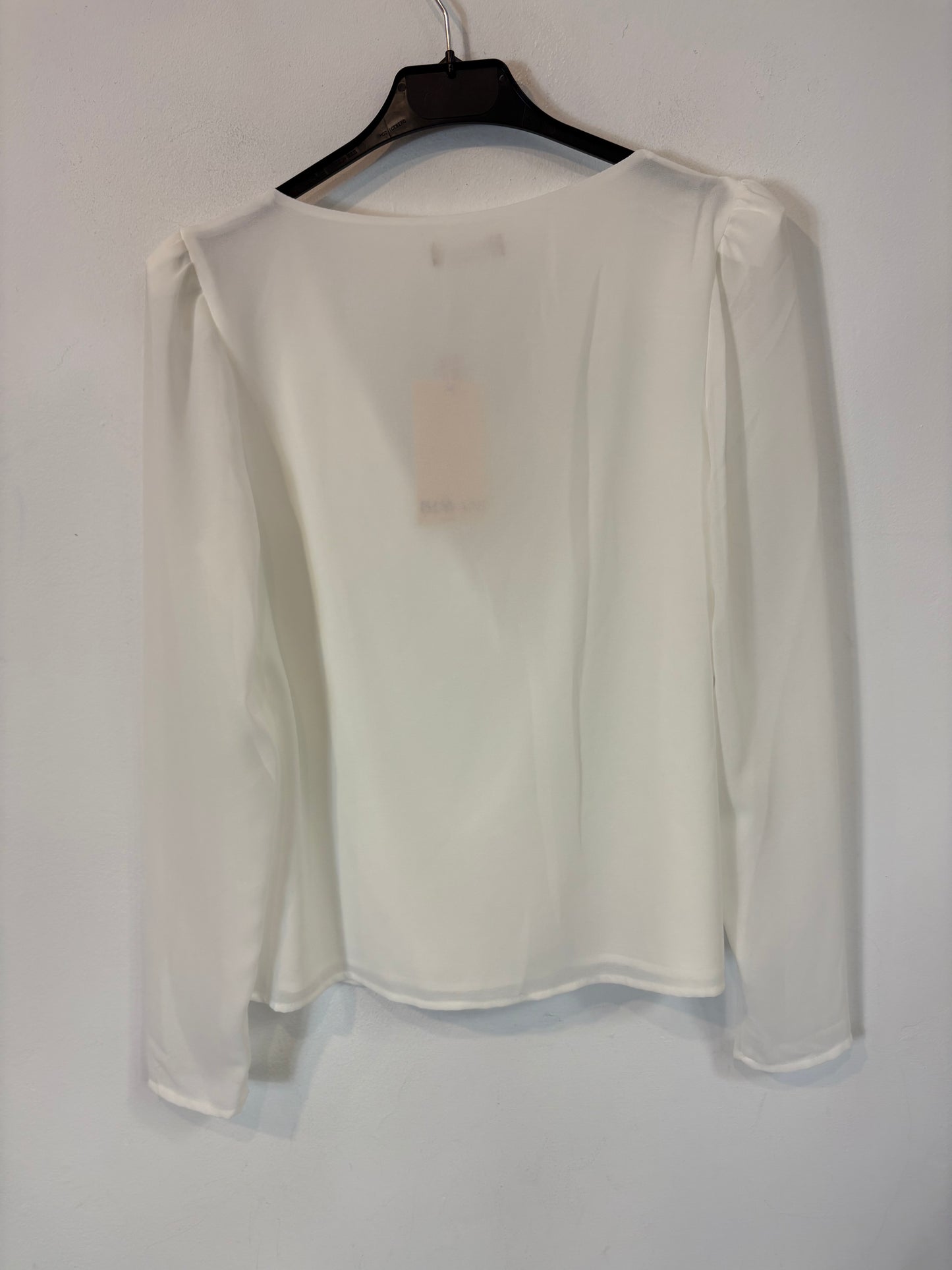 BIMANI. Blusa blanca escote fluido