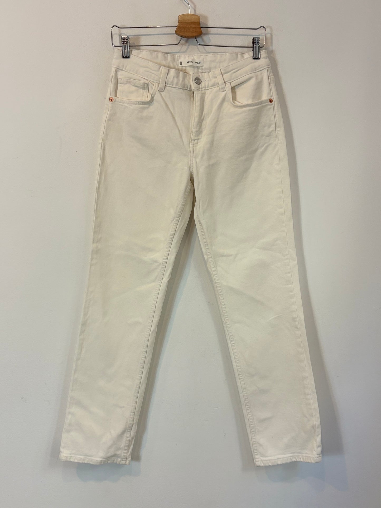 MANGO. Denim recto blanco. T 36