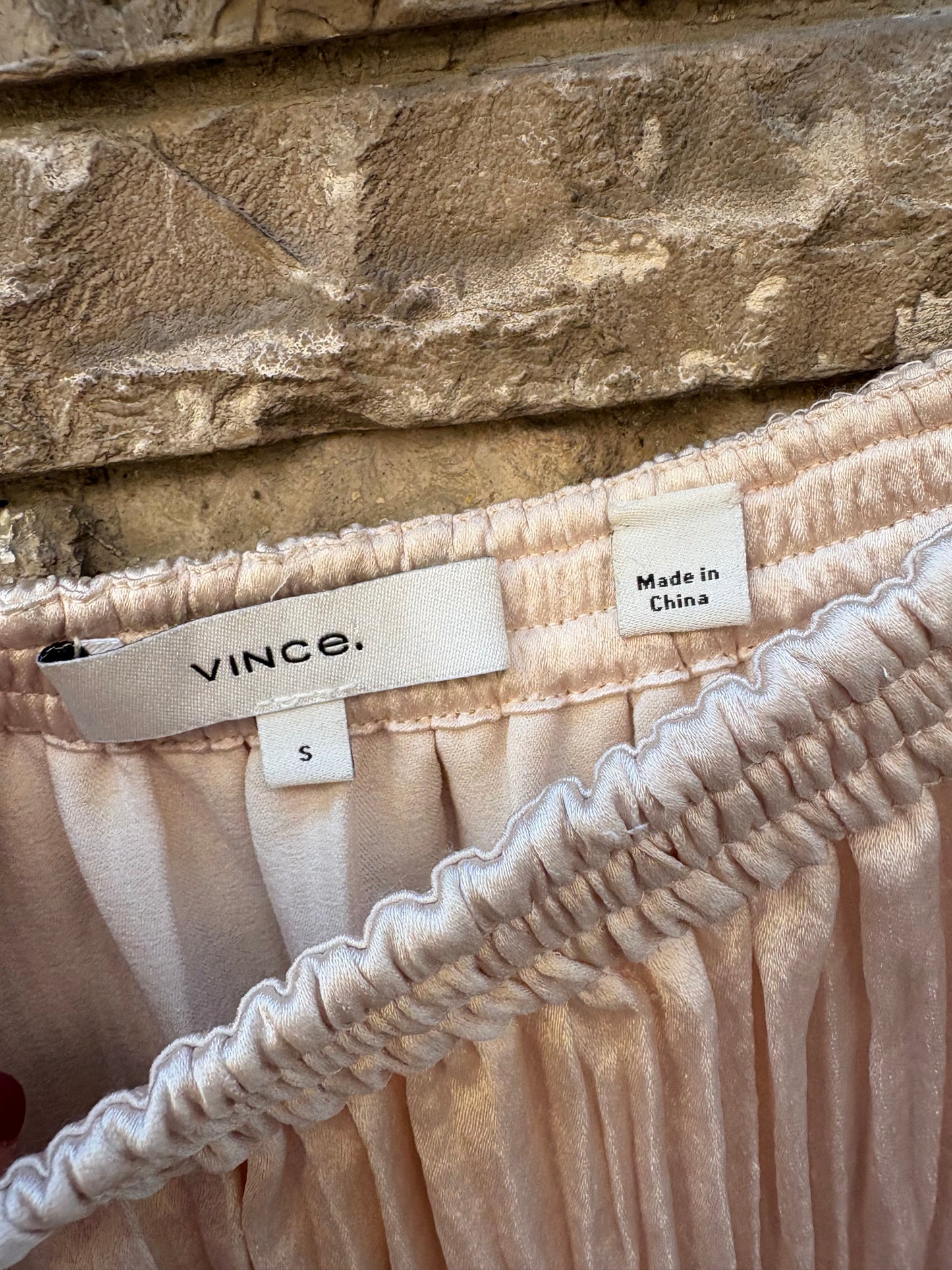 VINCE. Falda midi plisada asimétrica