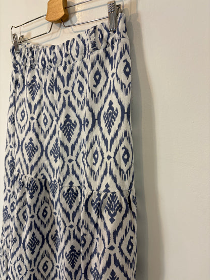 OTRAS. Falda larga fluida estampado azules. T M