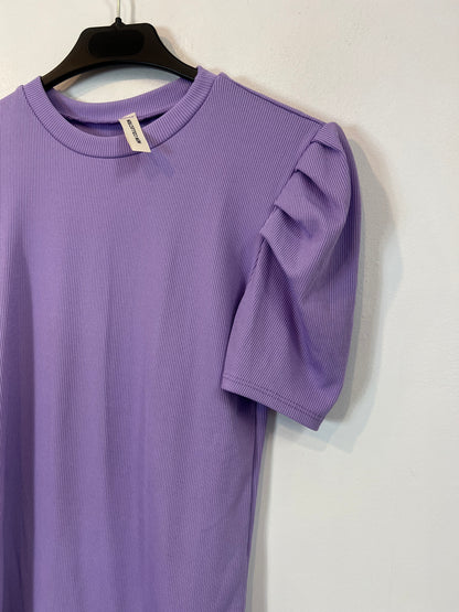 OTRAS. Top morado mangas Tu(S)