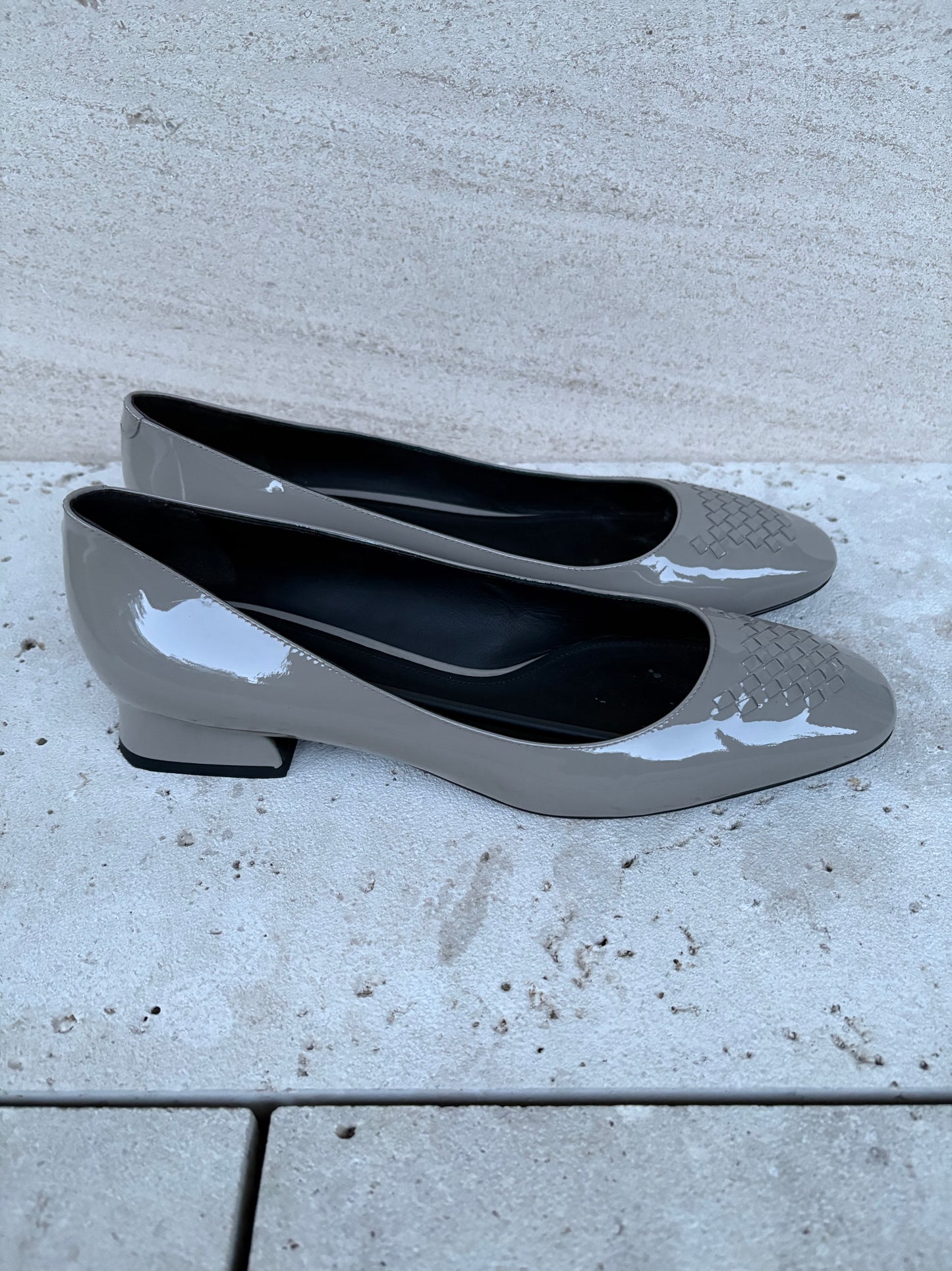 BOTTEGA VENETA. Bailarina gris detalle punta. T 39