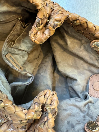 FURLA. Bolso de hombro piel trenzada