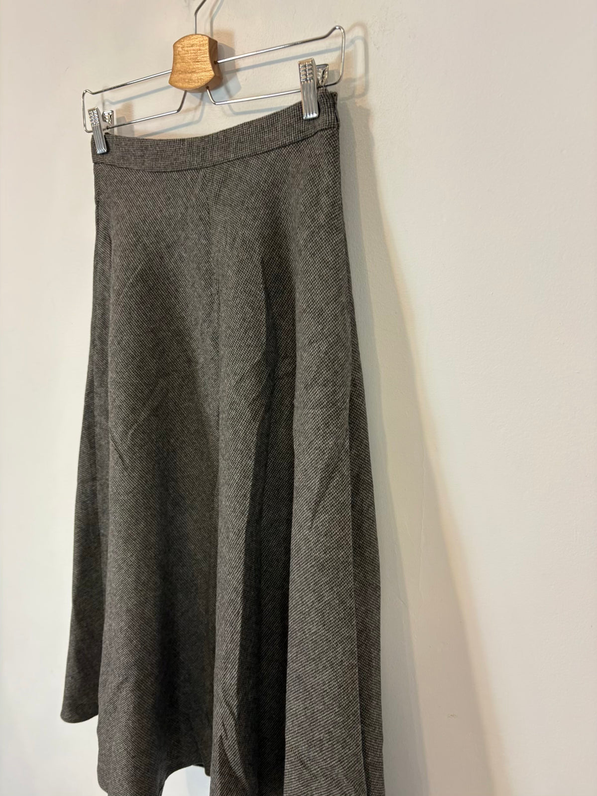 ZARA. Falda midi  bolsillos con lana