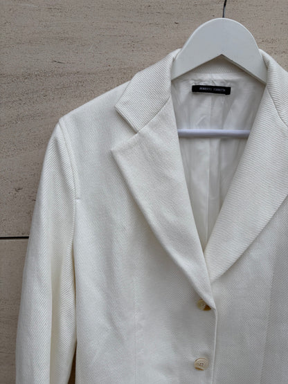 ROBERTO TORRETTA. Chaqueta larga blanca textura
