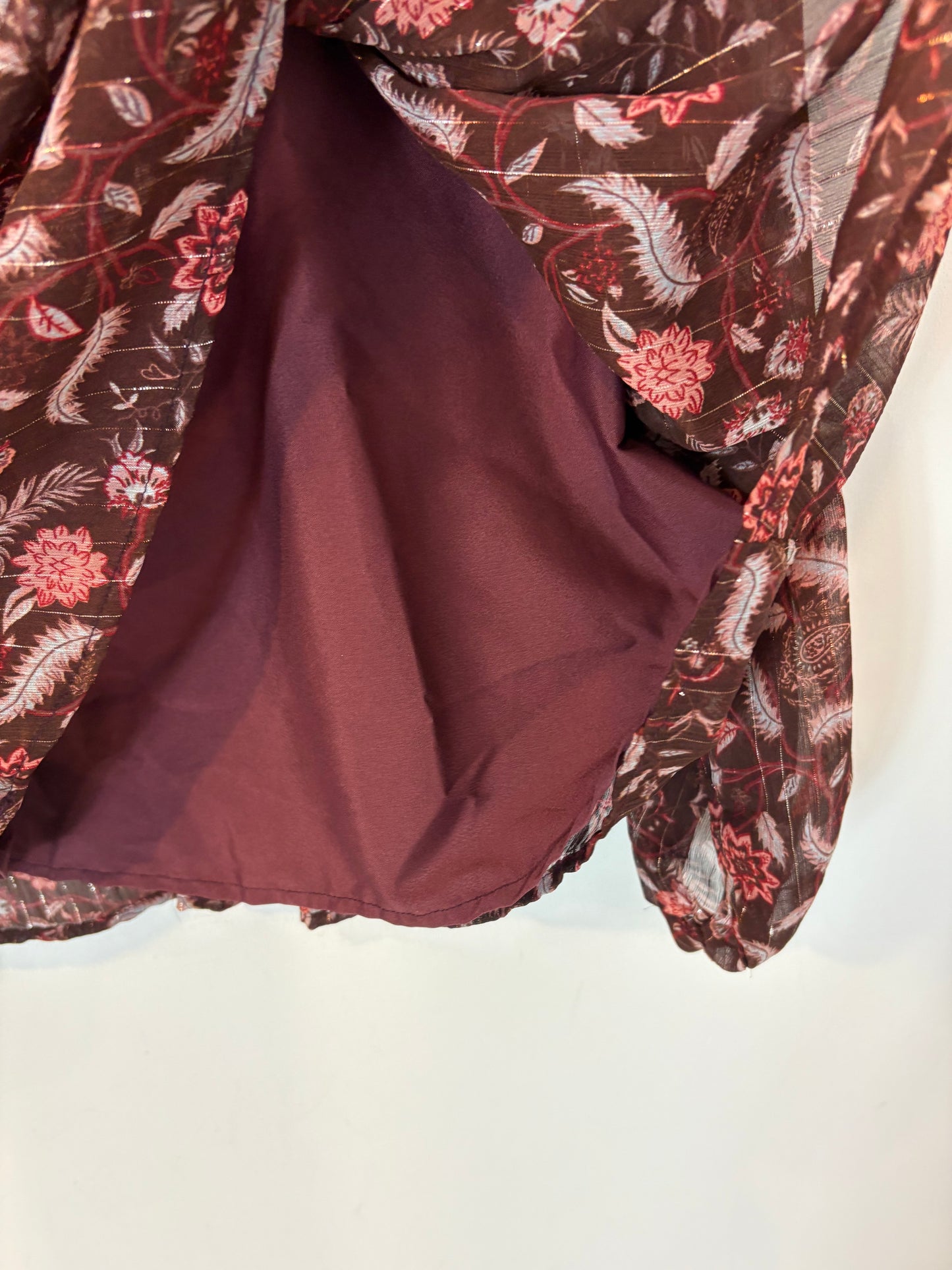 ZARA. Blusa textura tonos burdeos