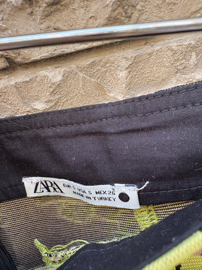 ZARA. Falda corta verde retro