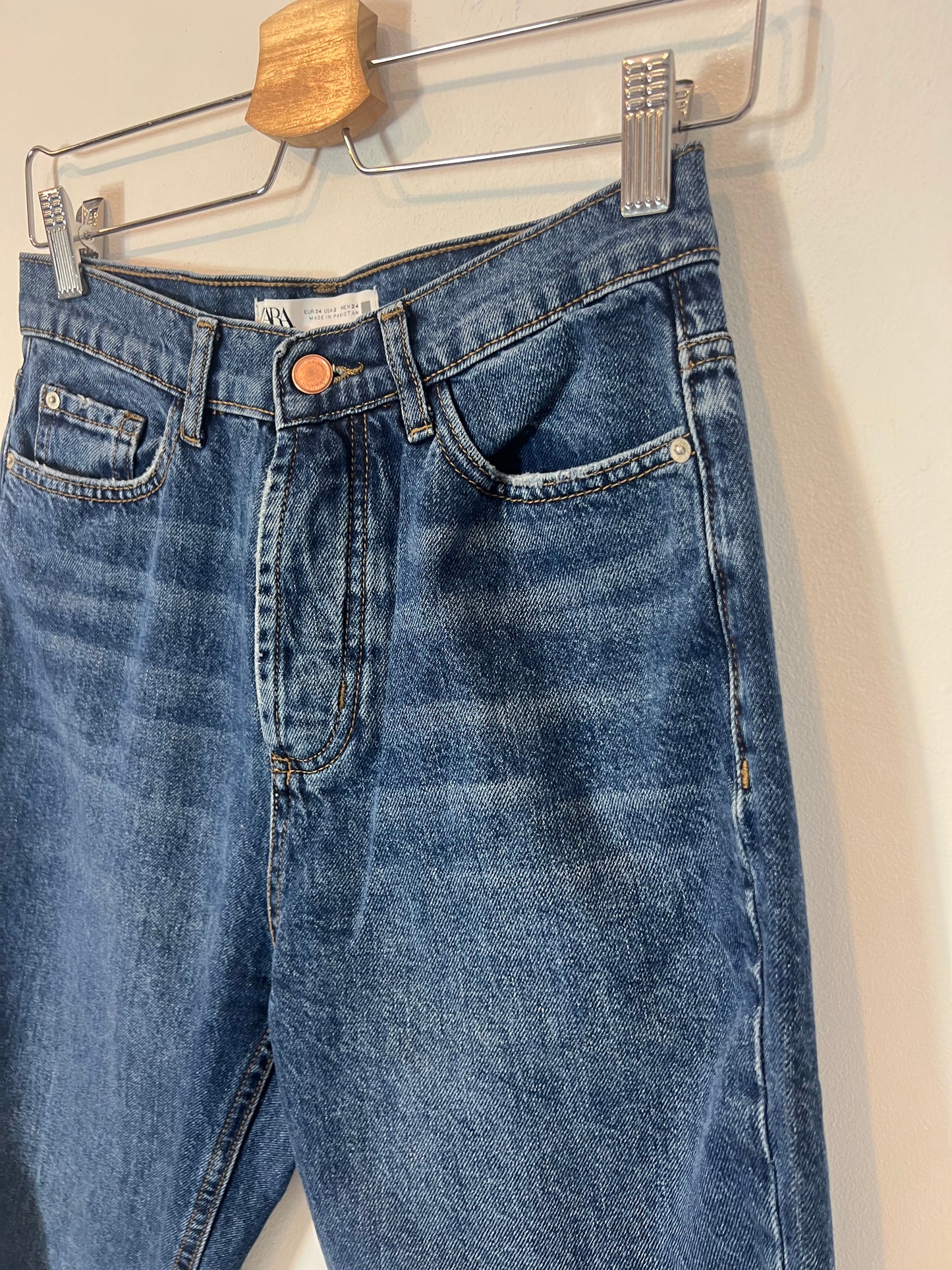 ZARA. Denim recto abotonado. T 34