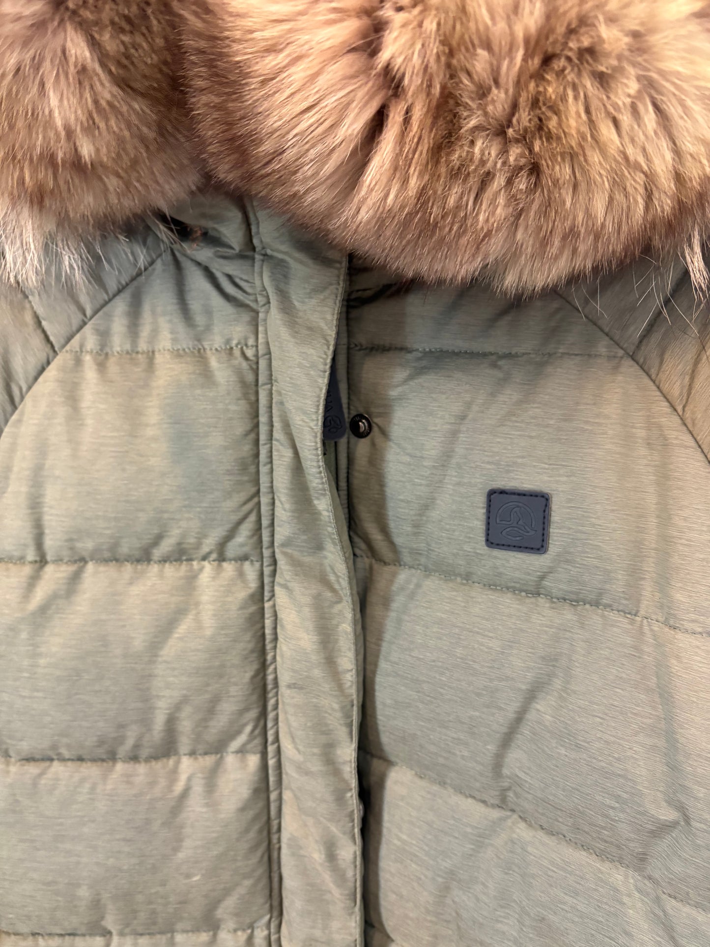 TERNUA. Plumas verde capucha