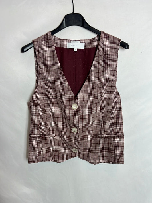 SCALPERS. Chaleco cuadros burdeos. TM