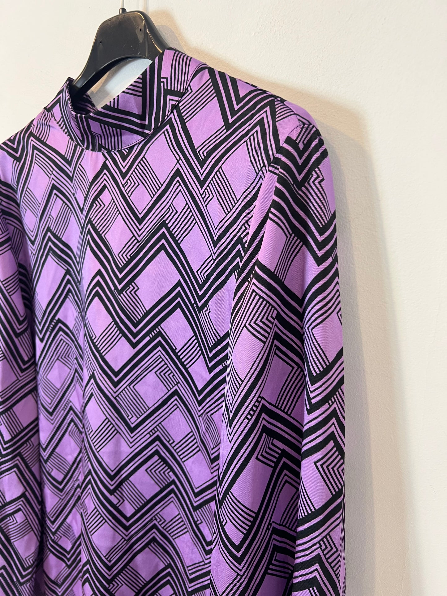 MANGO. Vestido fluido estampado retro. T L