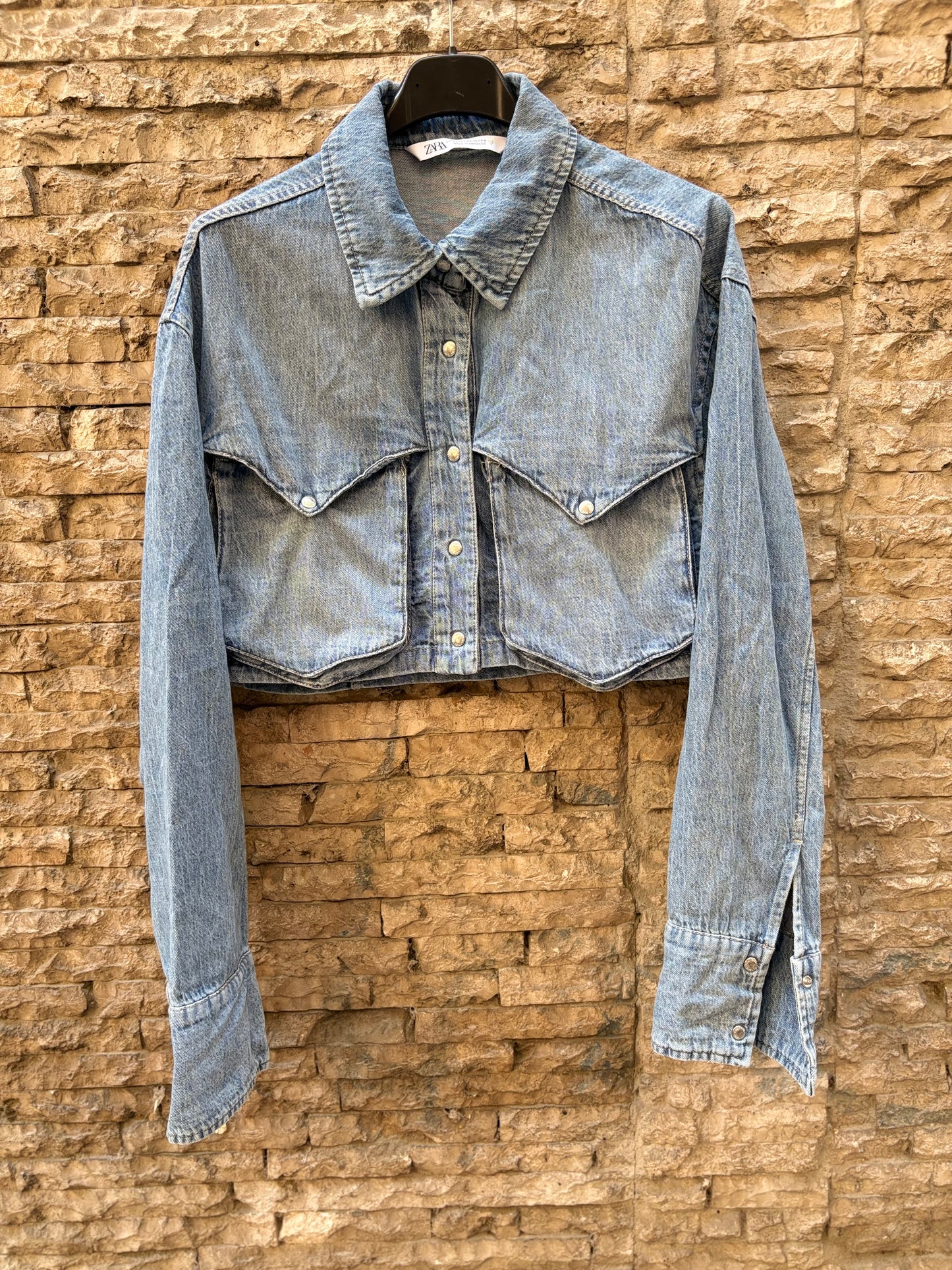 ZARA. Camisa denim crop. T XS