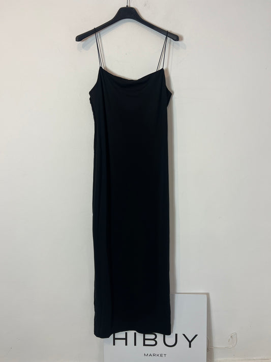 ZARA. Vestido midi negro elástico. T L