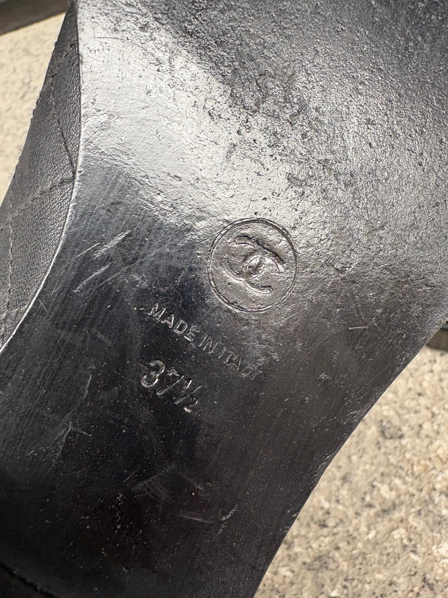 CHANEL. Zapatos Oxford negros piel