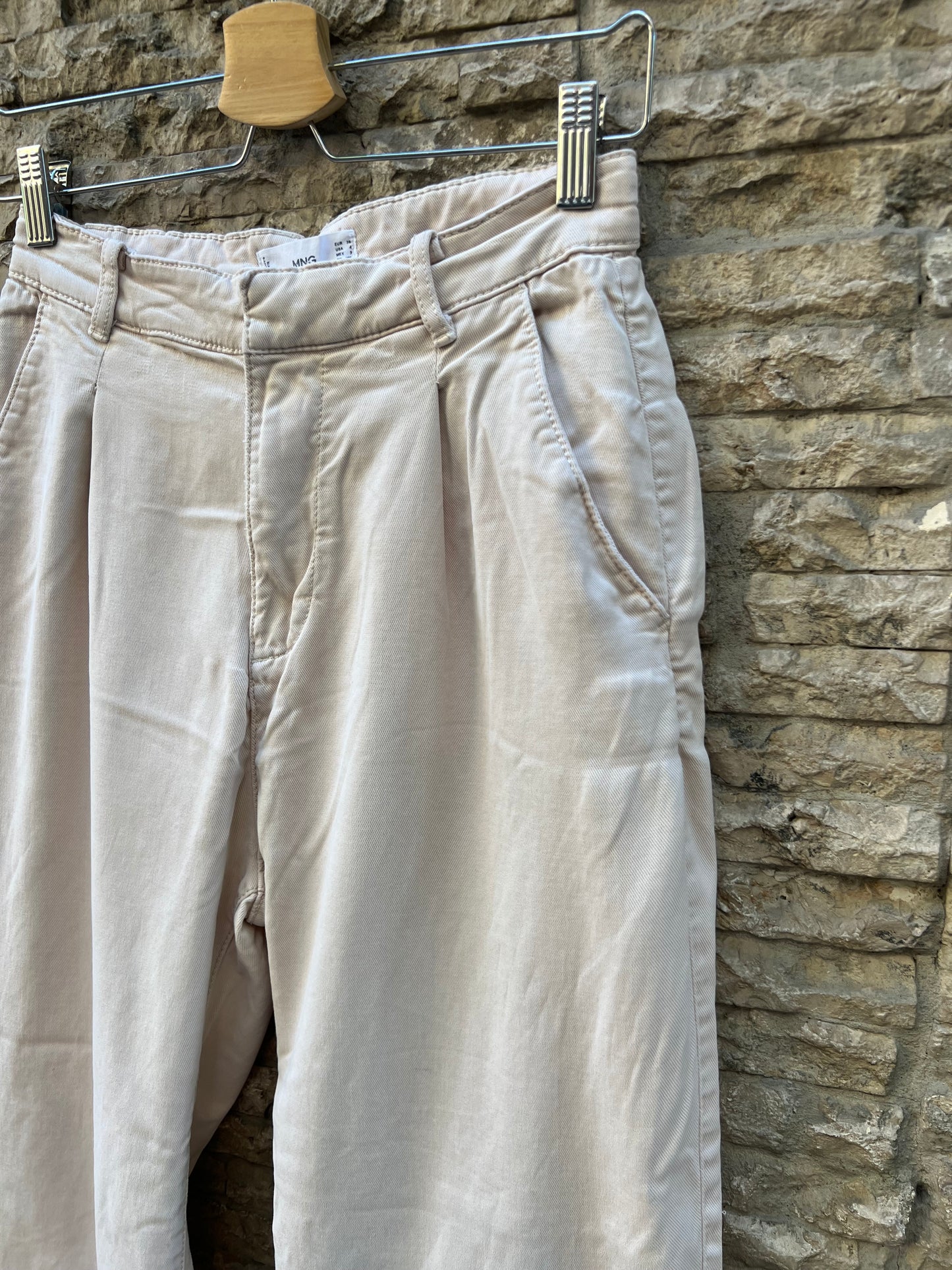 ZARA. Denim beige pinzas. T 36