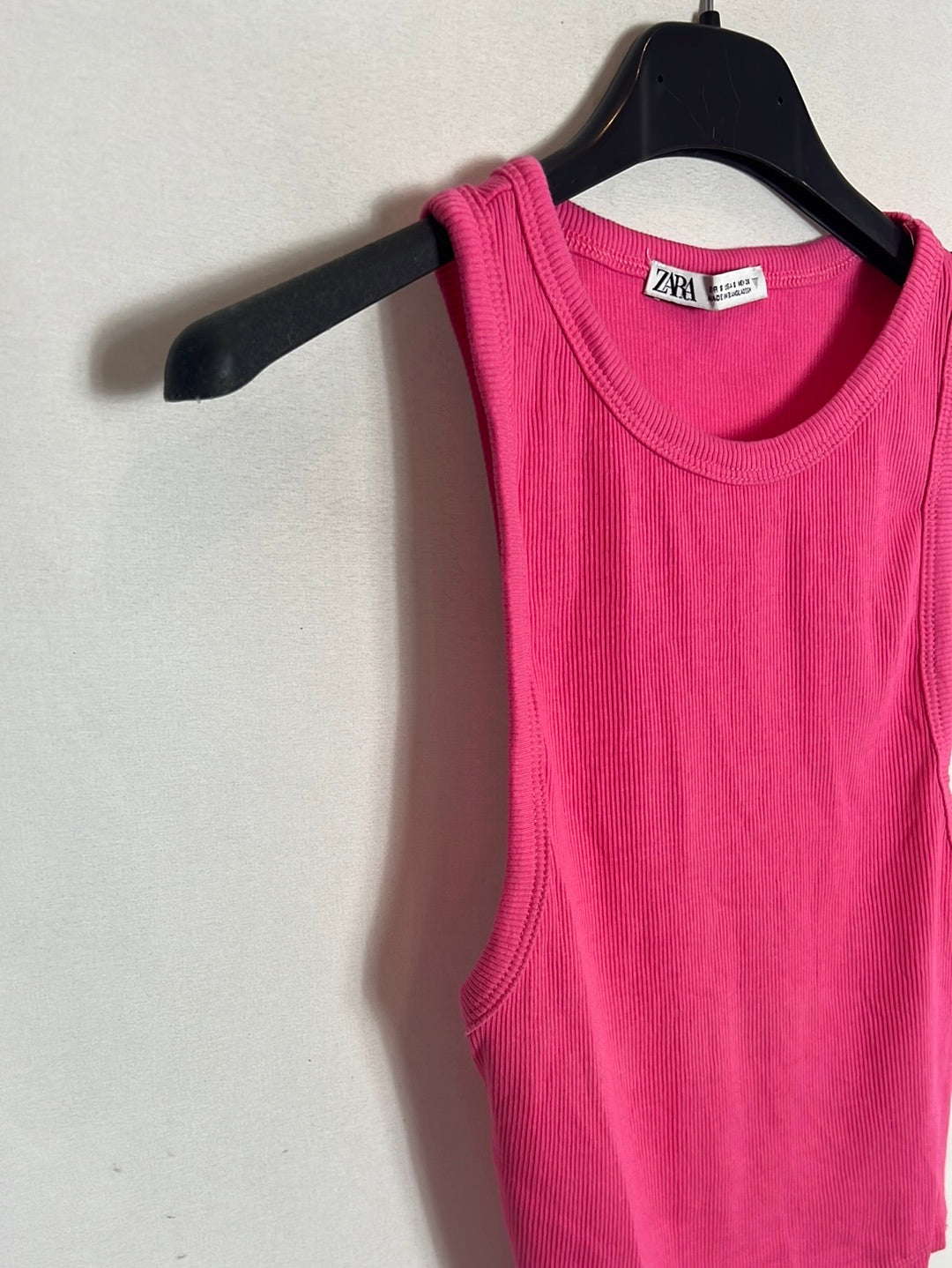 ZARA. Croptop  rosa fucsia canale. T S