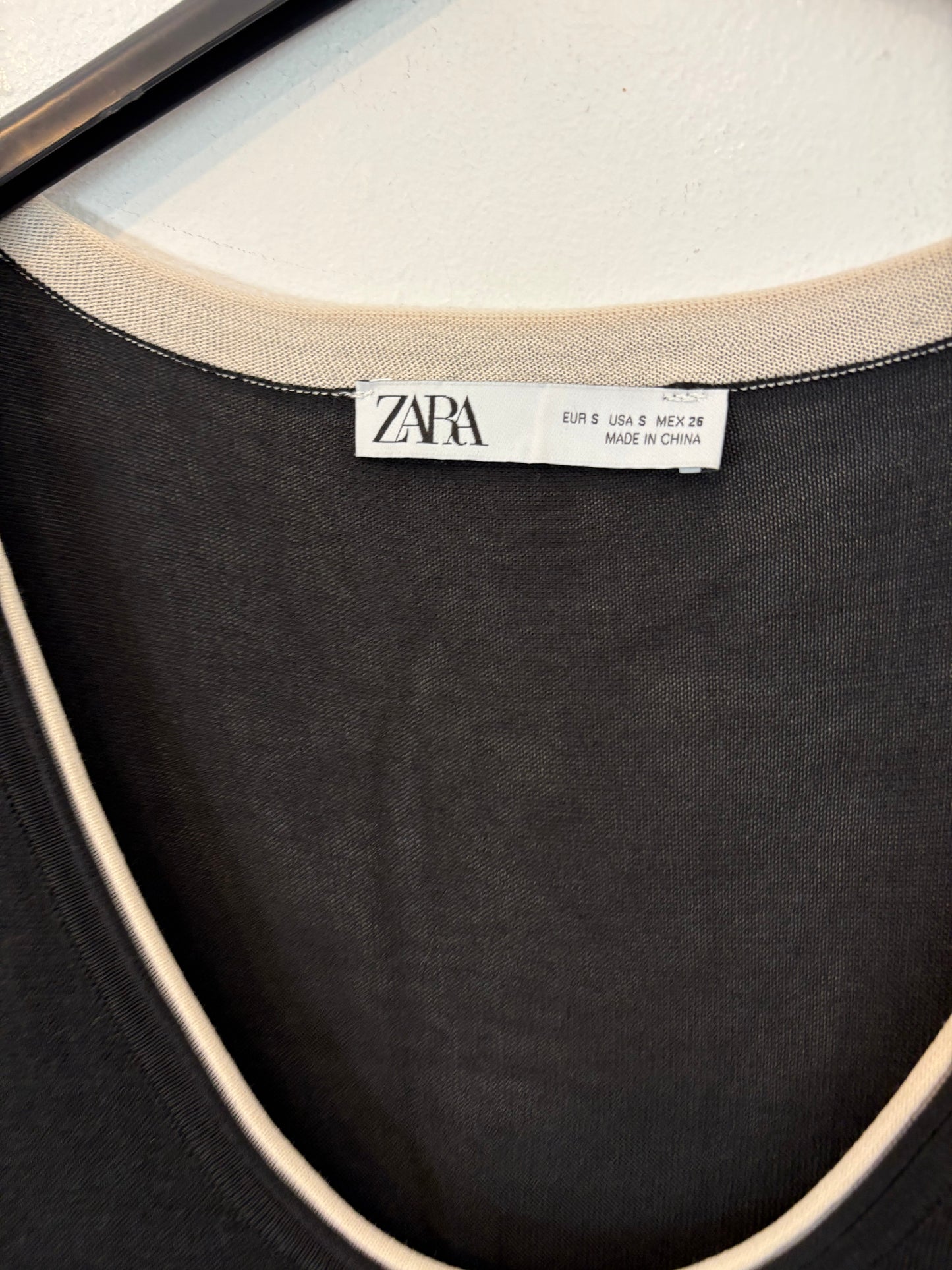 AMEÉ. Sleeveless fringed sweater S.(s)