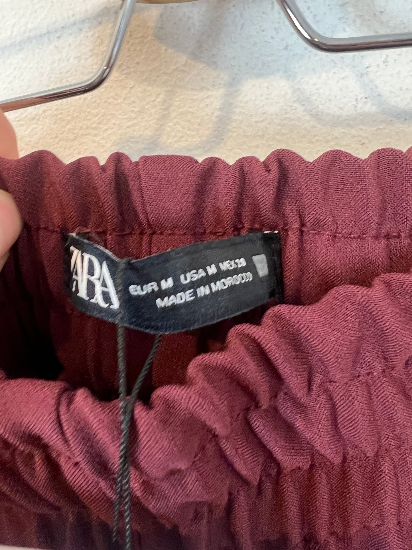 ZARA. Total look fluido burdeos. T M