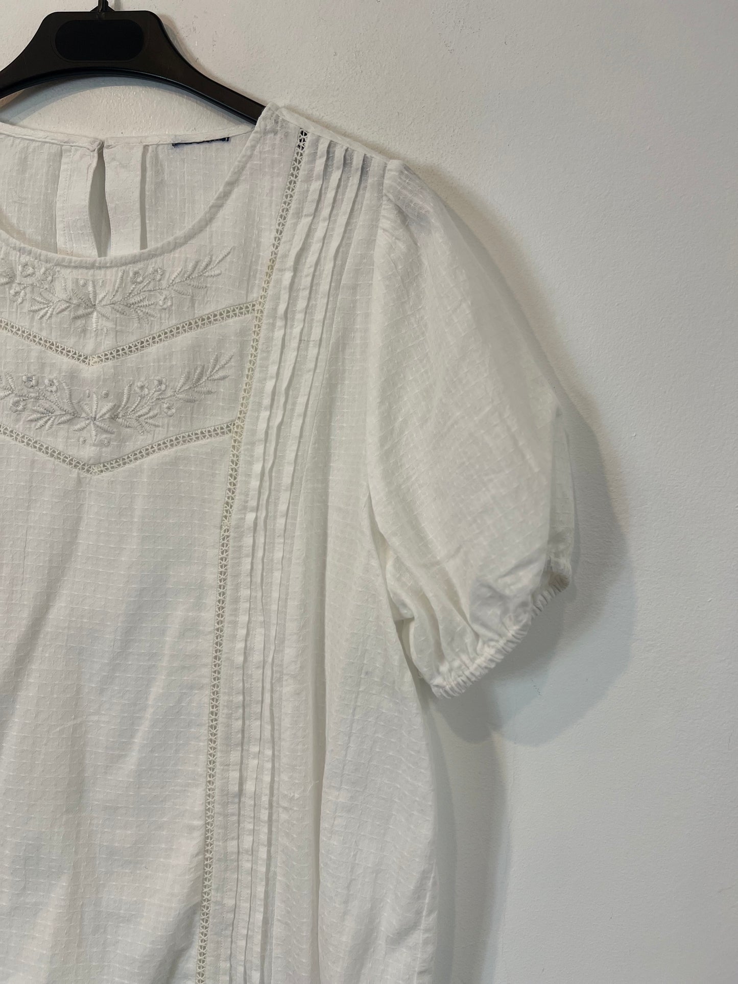 OTRAS. Blusa blanca bordada manga corta T.u(S)