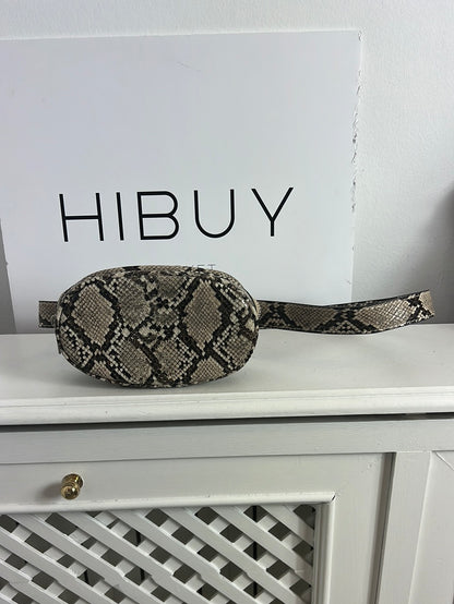 STRADIVARIUS. Snake-effect belt bag