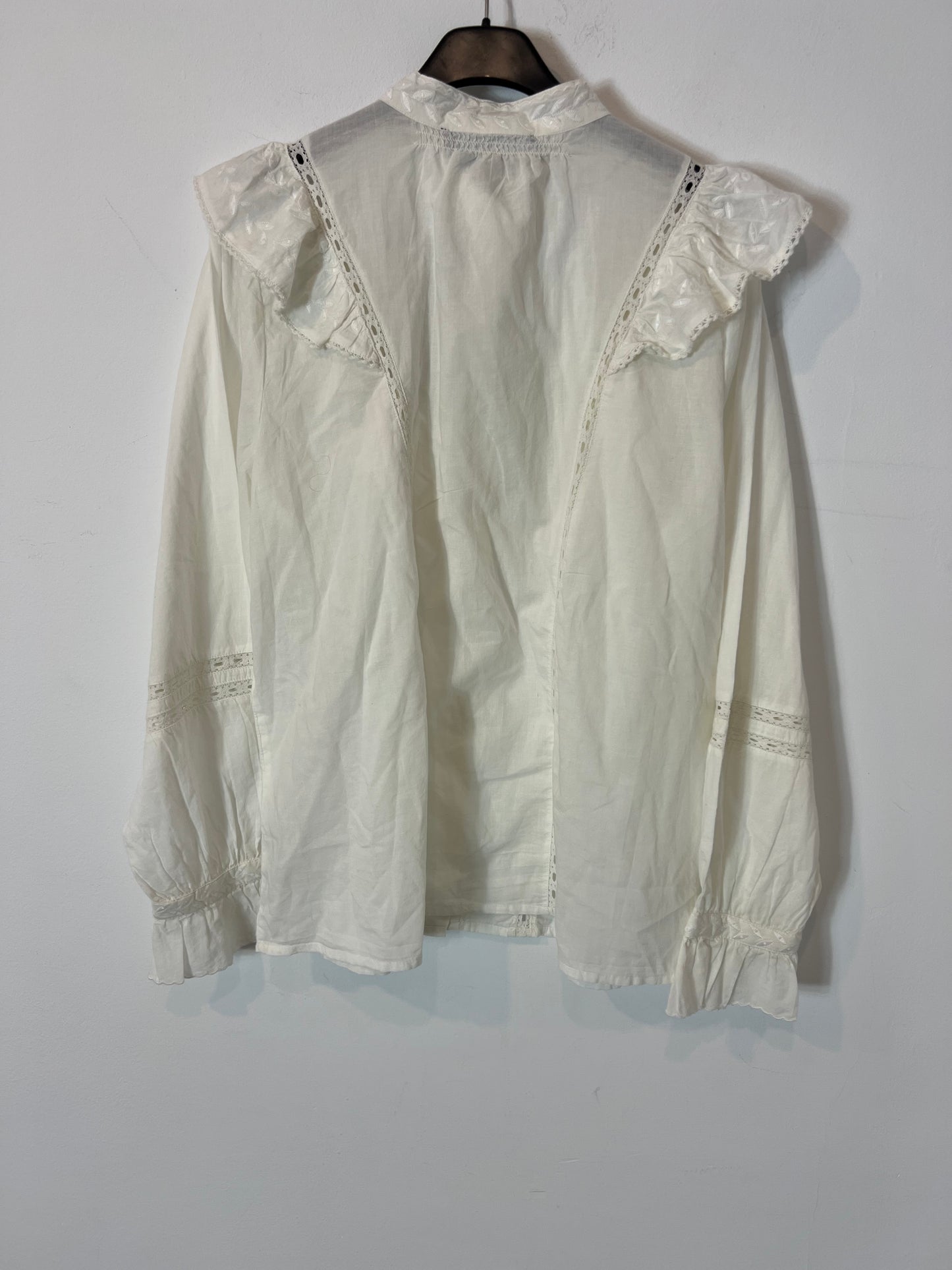 LLOYD'S. White ruffled blouse, size 40