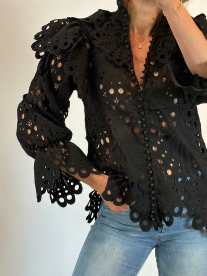 ANGEL OF THE NORTH. Chaqueta/ sobre camisa troquelada negra. T S