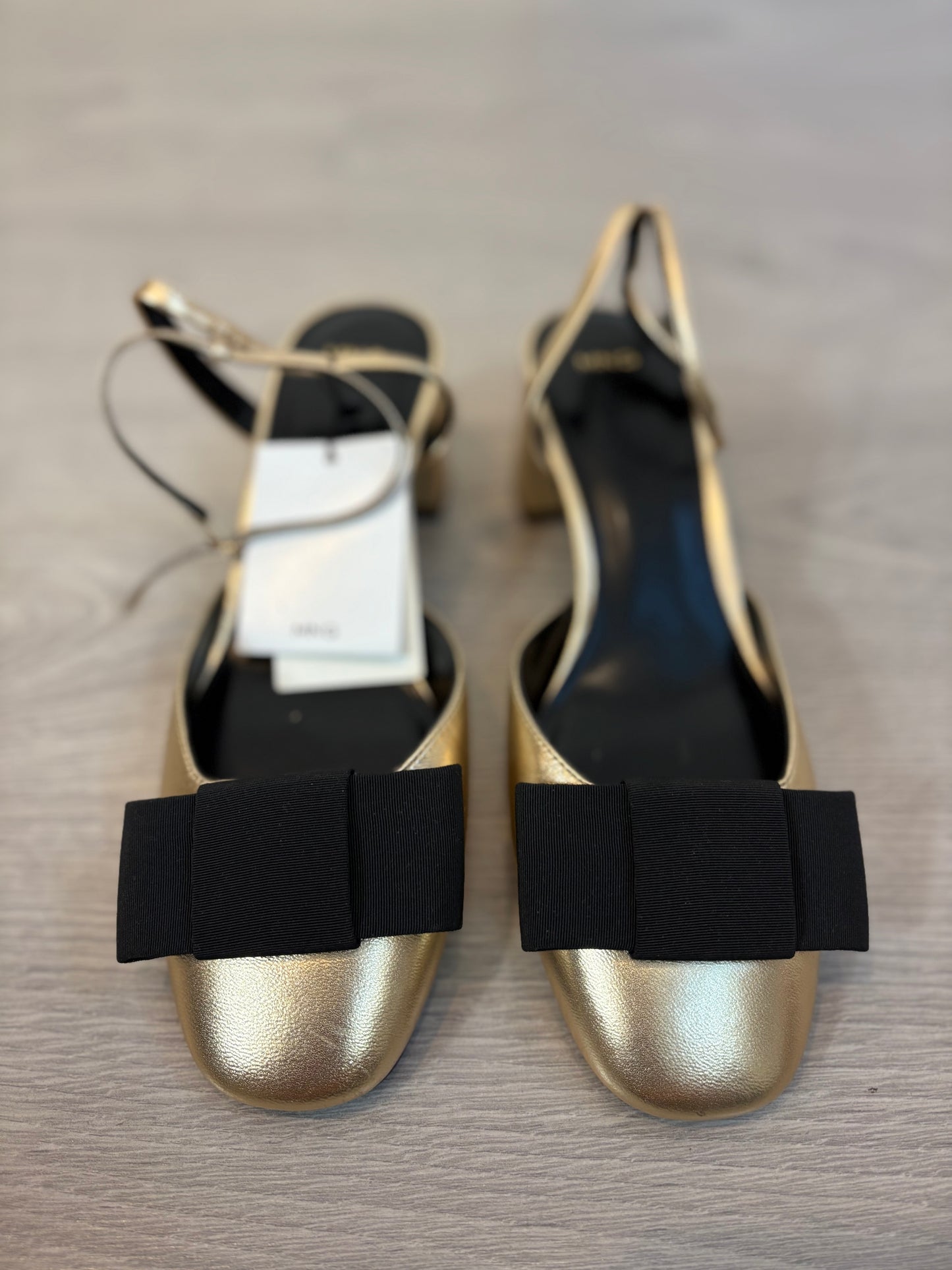 MANGO. Zapato metalizado lazo. T 40