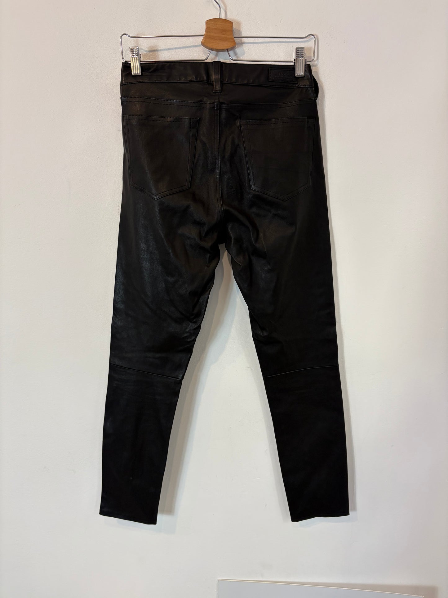 POLO RALPH LAUREN. Pantalón piel negro