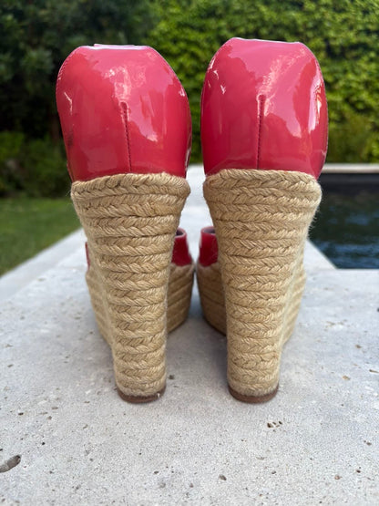 RED VALENTINO. Cuña esparto charol en rojo. T 38
