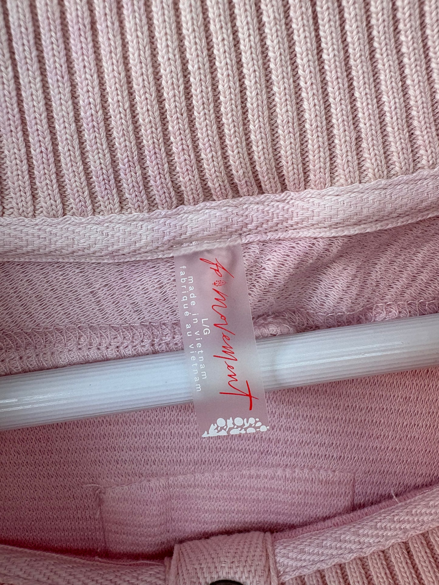 FREE PEOPLE MOVEMENT. Sudadera rosa claro textura