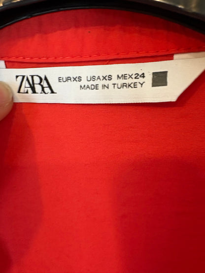 ZARA. Vestido corto detalle botones. T XS