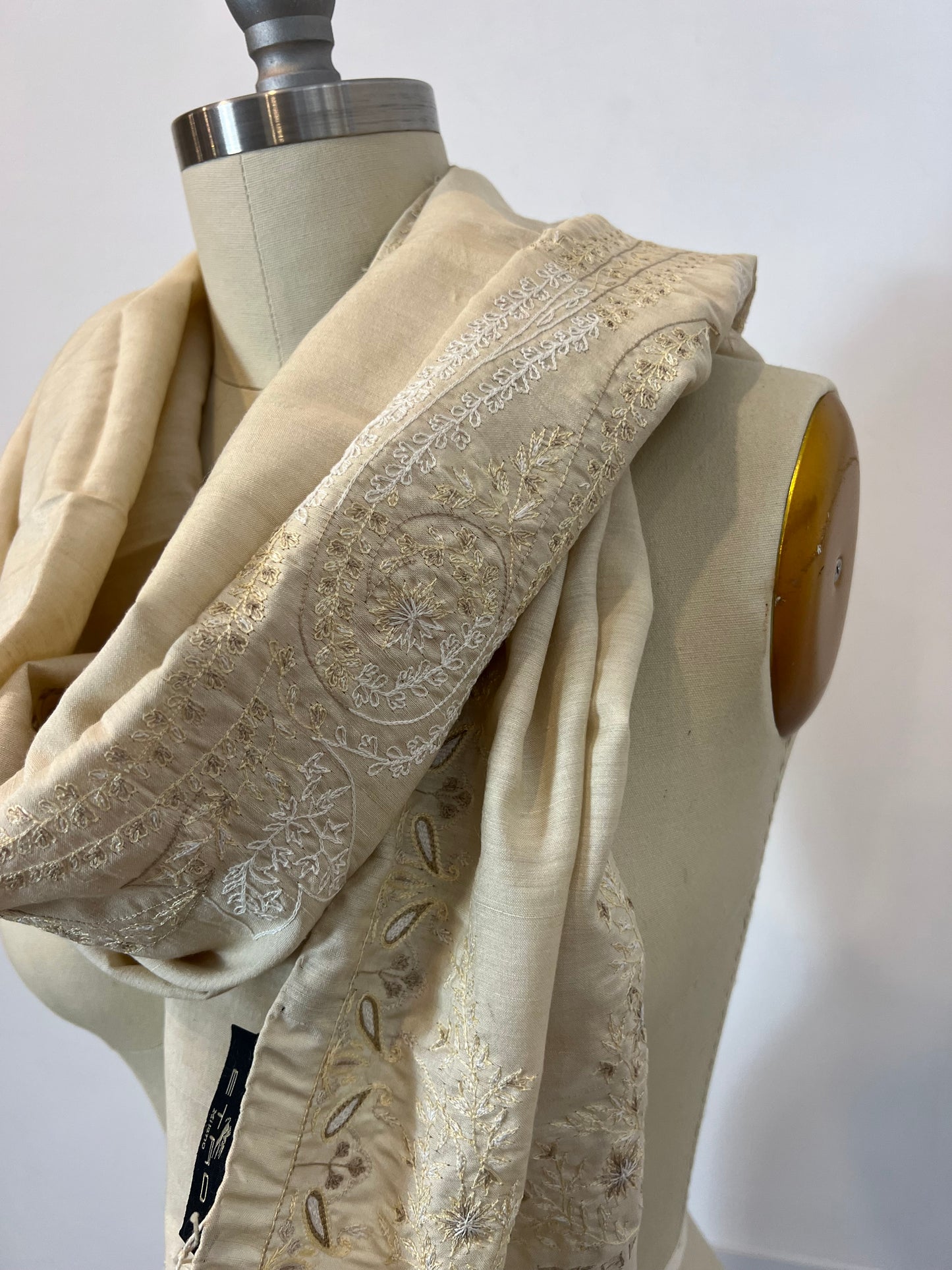 ETRO. Beige silk scarf with embroidery
