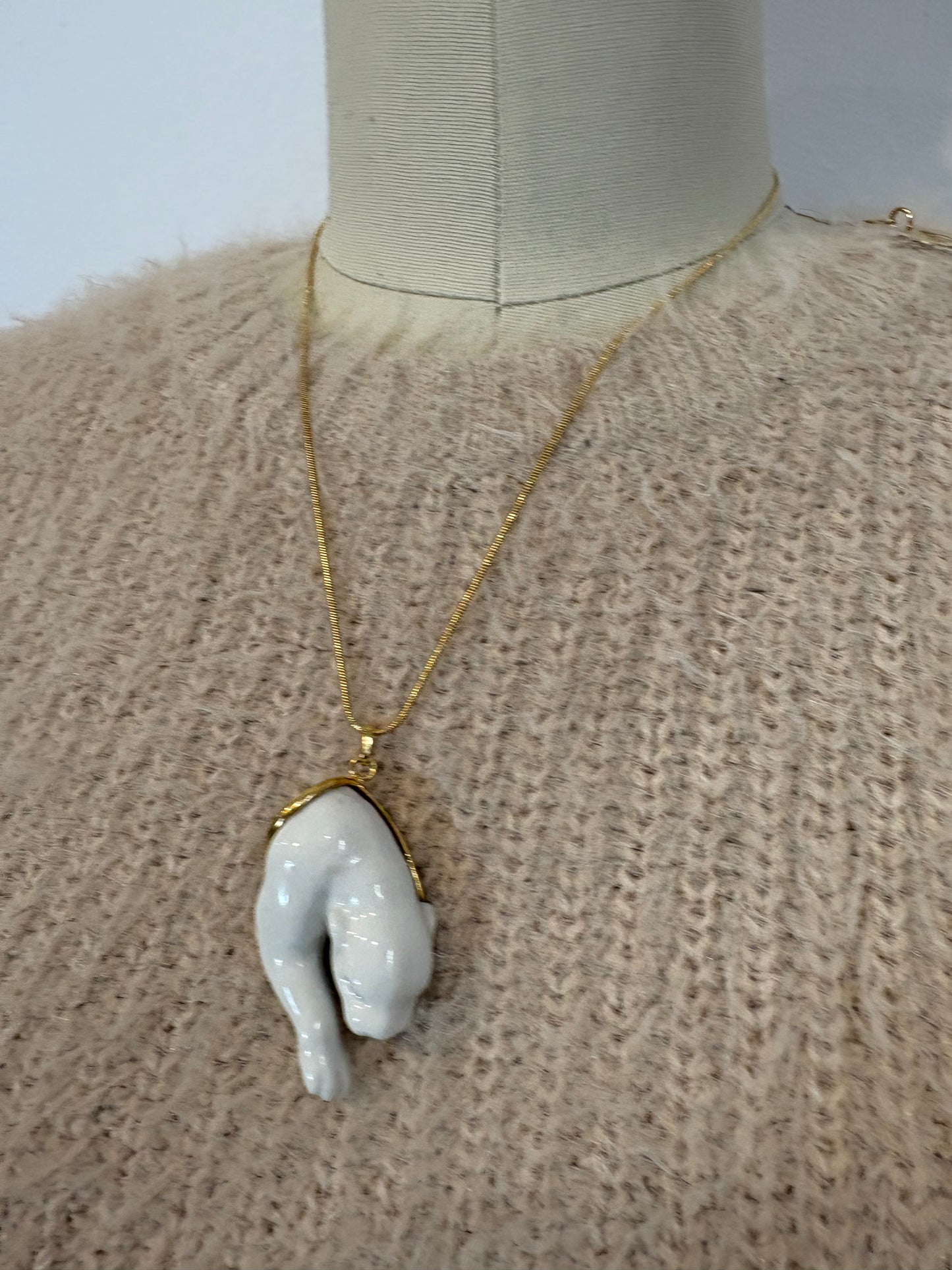 ANDRÉS GALLARDO. Gargantilla con diseño pantera