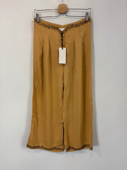 INTROPIA. Pantalón fluido cropped abalorios