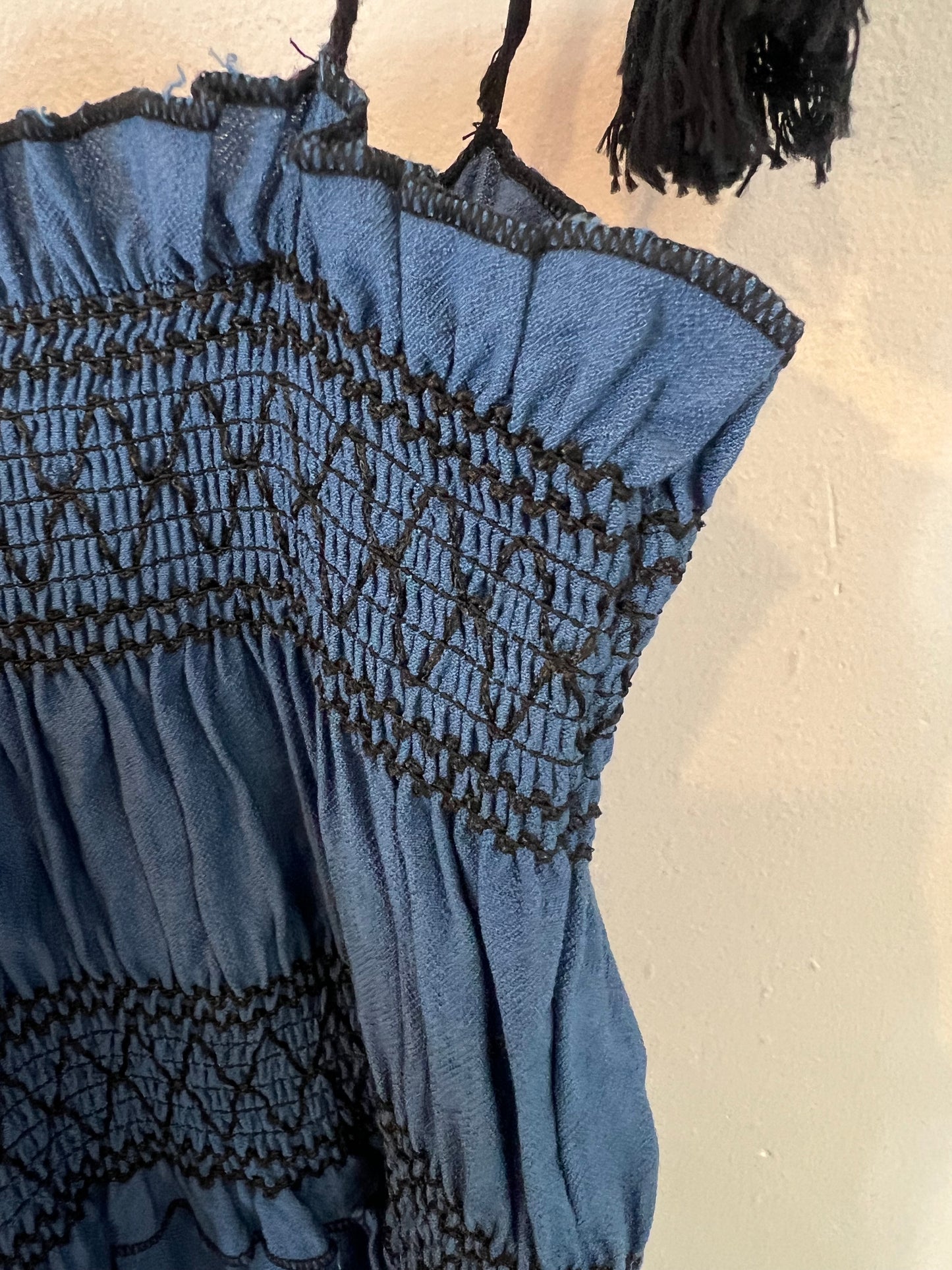 OTRAS. Vestido midi nido de abeja azul. T S