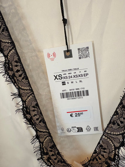 ZARA. Top lencero encaje negro